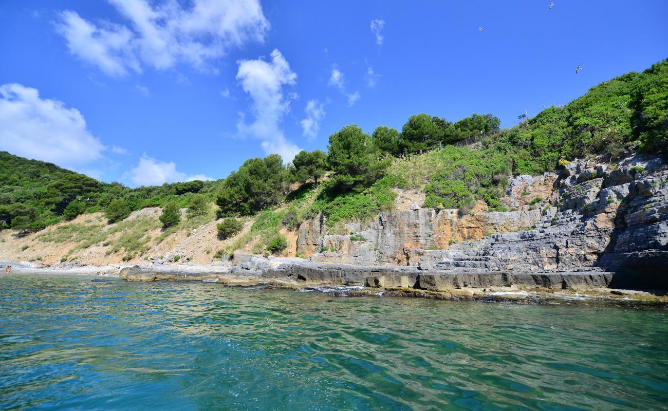 Foto af Spiaggia dei Gabbiani II med grå sten overflade