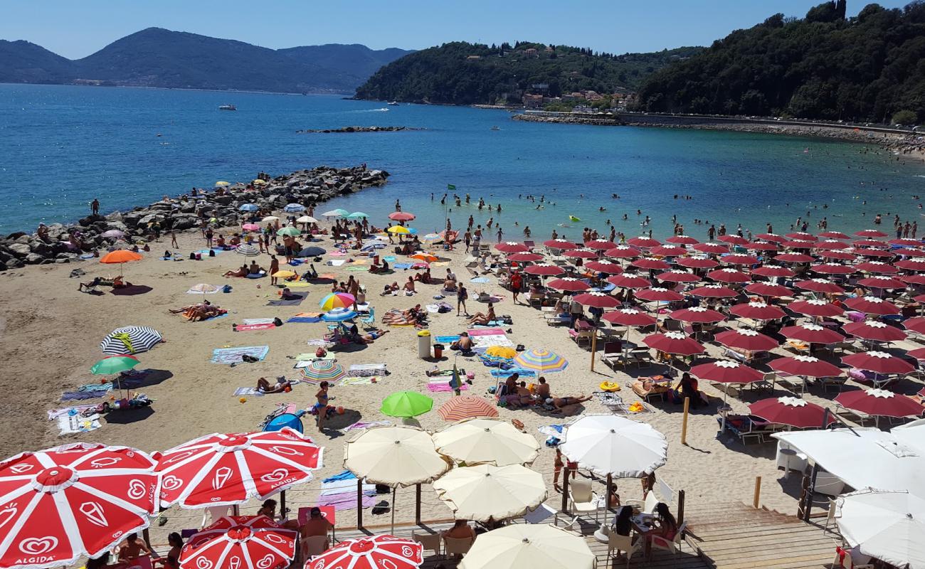 Foto af Spiaggia Venere Azzurra med brunt sand overflade