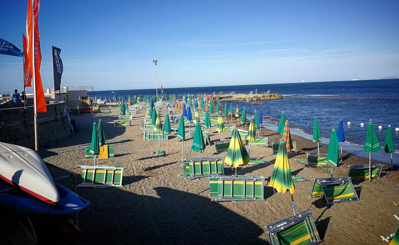 Foto af Tre Ponti beach med brunt sand overflade