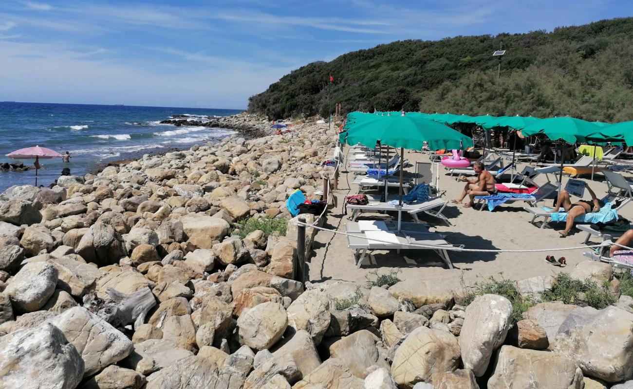 Foto af Fortullino beach med sten overflade