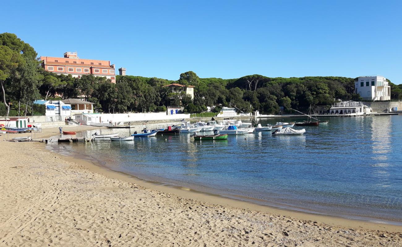 Foto af Castiglioncello beach med brunt sand overflade