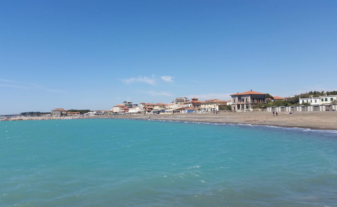 Foto af Marina di Cecina med brun fin sten overflade