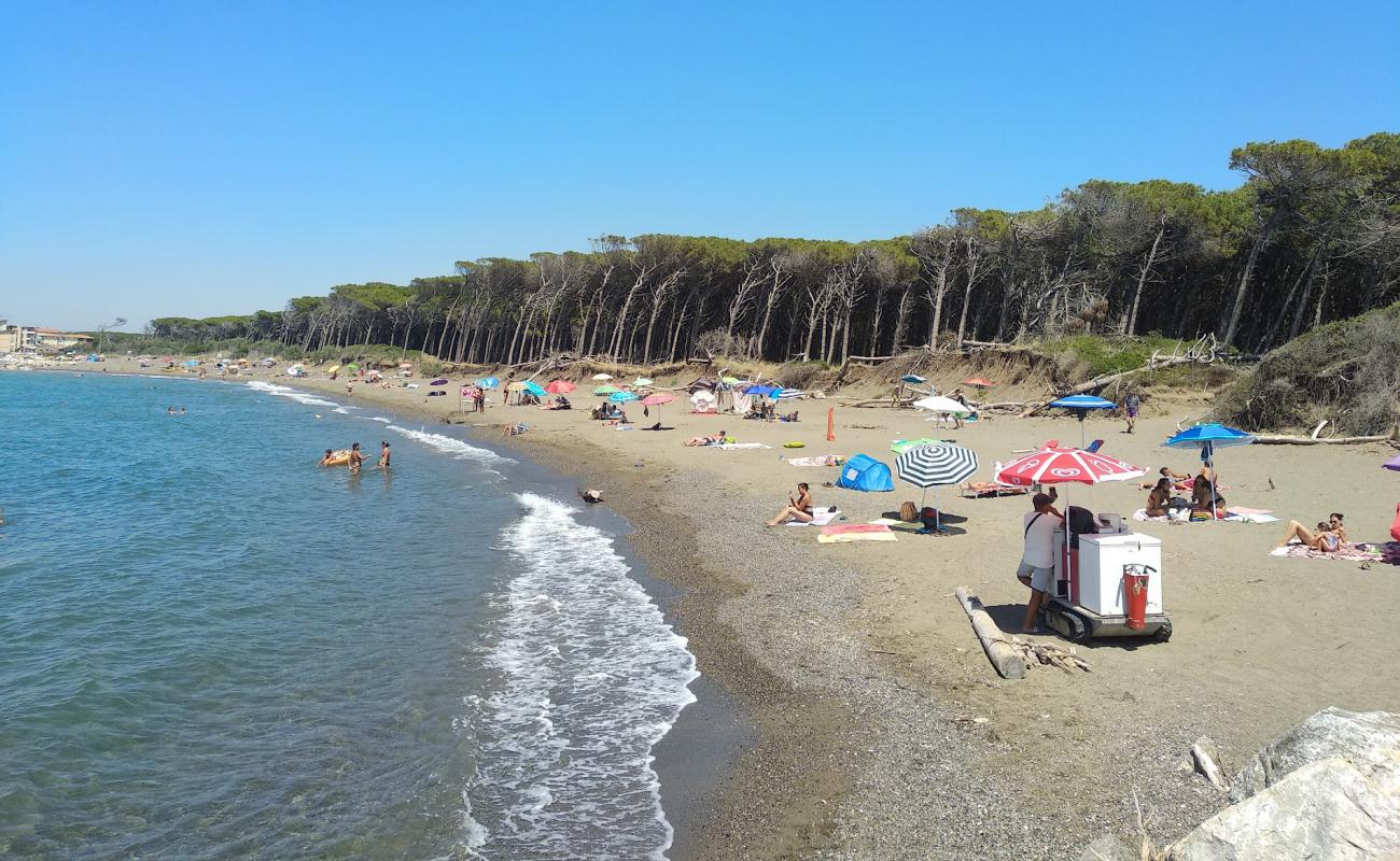 Foto af Spiaggia di Andalu med brun fin sten overflade