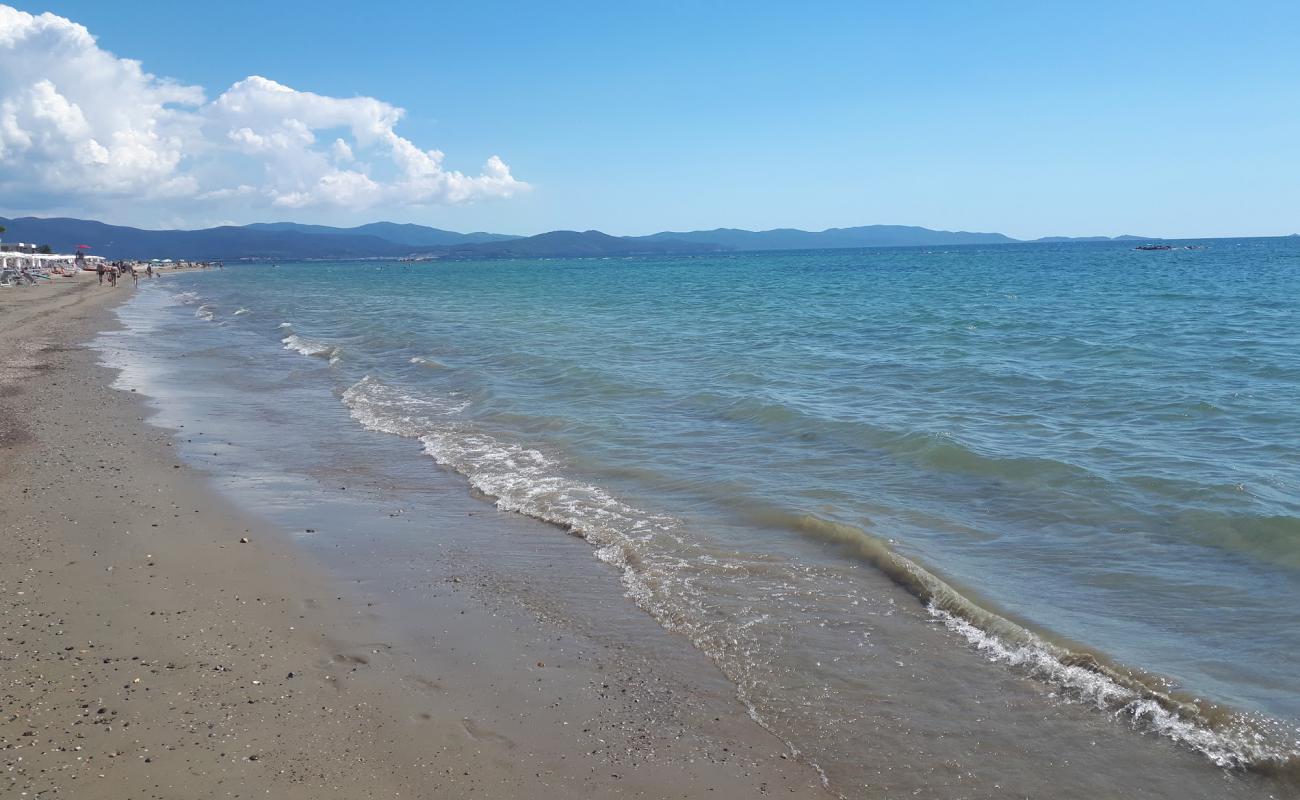 Foto af Follonica beach II med brunt sand overflade