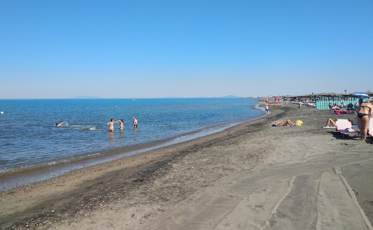 Foto af Lido di Tarquinia beach med brunt sand overflade