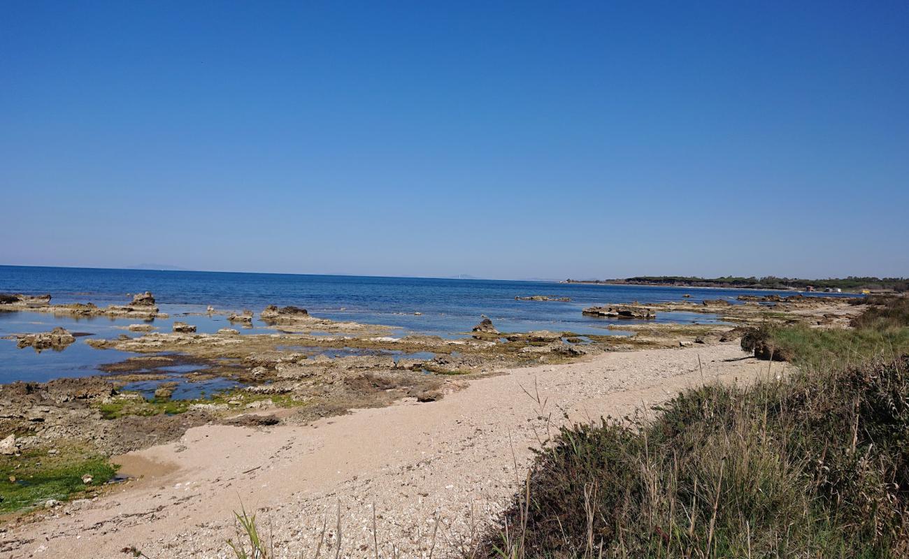 Foto af Tsunami Beach med sten overflade