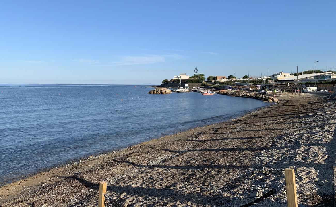 Foto af Little paradise beach med grå sten overflade