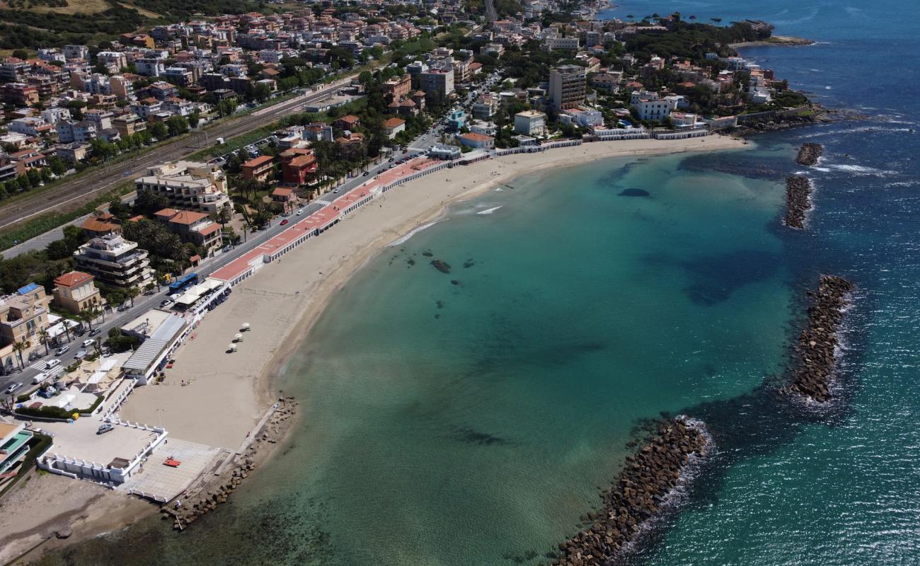 Foto af Santa Marinella beach med brunt sand overflade