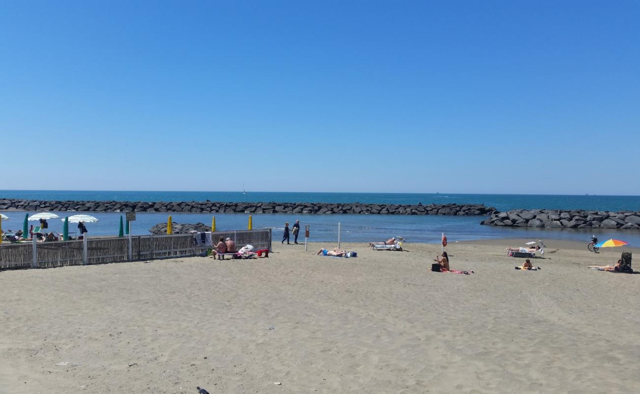 Foto af Spiaggia Di Coccia Di Morto med brunt sand overflade