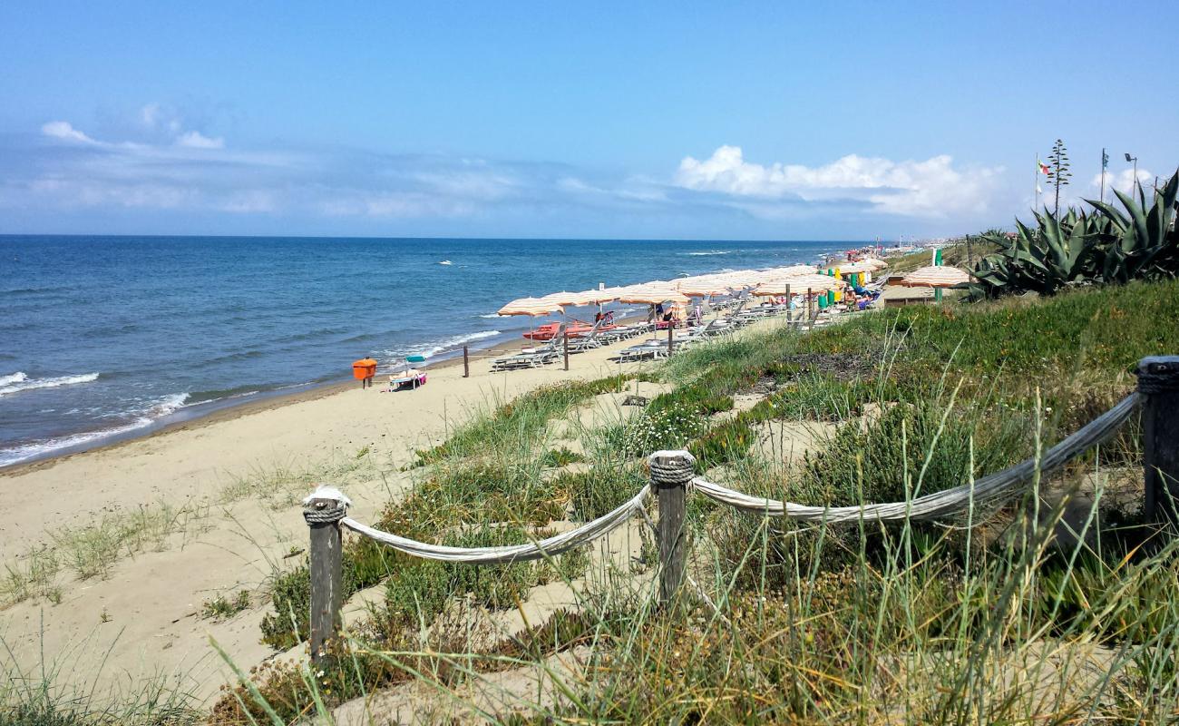 Foto af Stella Marina med brunt sand overflade