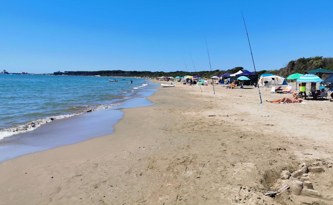 Foto af Spiaggia di Valmontorio med brunt sand overflade