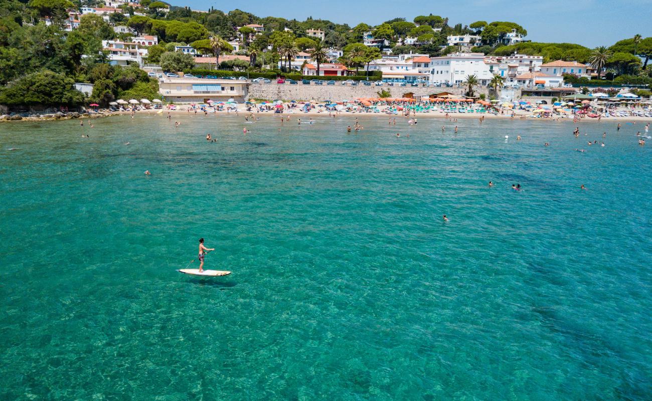 Foto af San Felice beach med brunt sand overflade