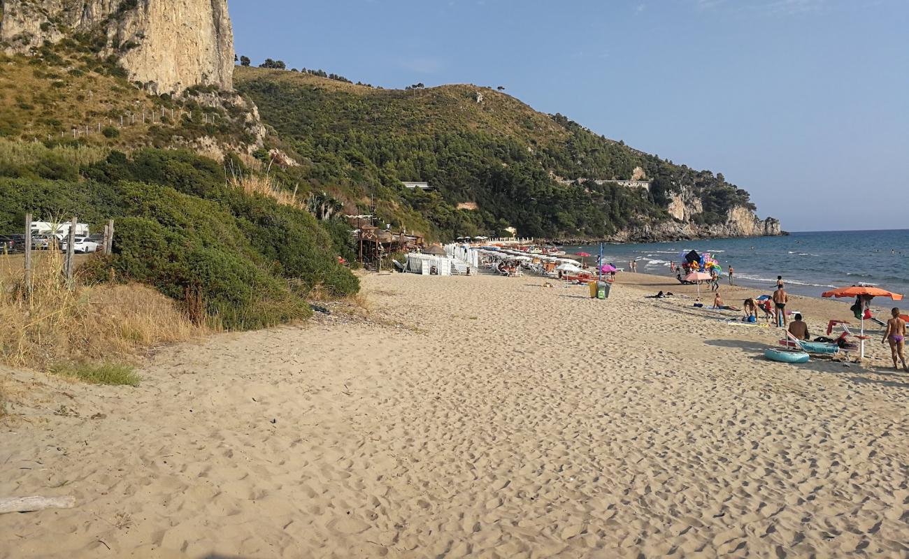 Foto af Spiaggia libera Sperlonga med fin brunt sand overflade