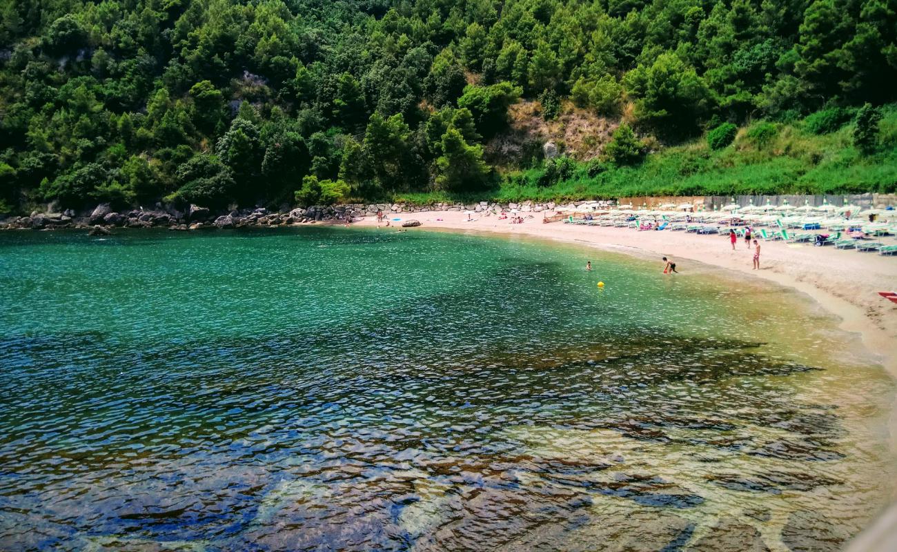 Foto af Spiaggia dei Sassolini med brun fin sten overflade