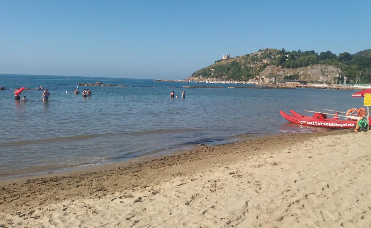 Foto af Scauri beach med brunt sand overflade