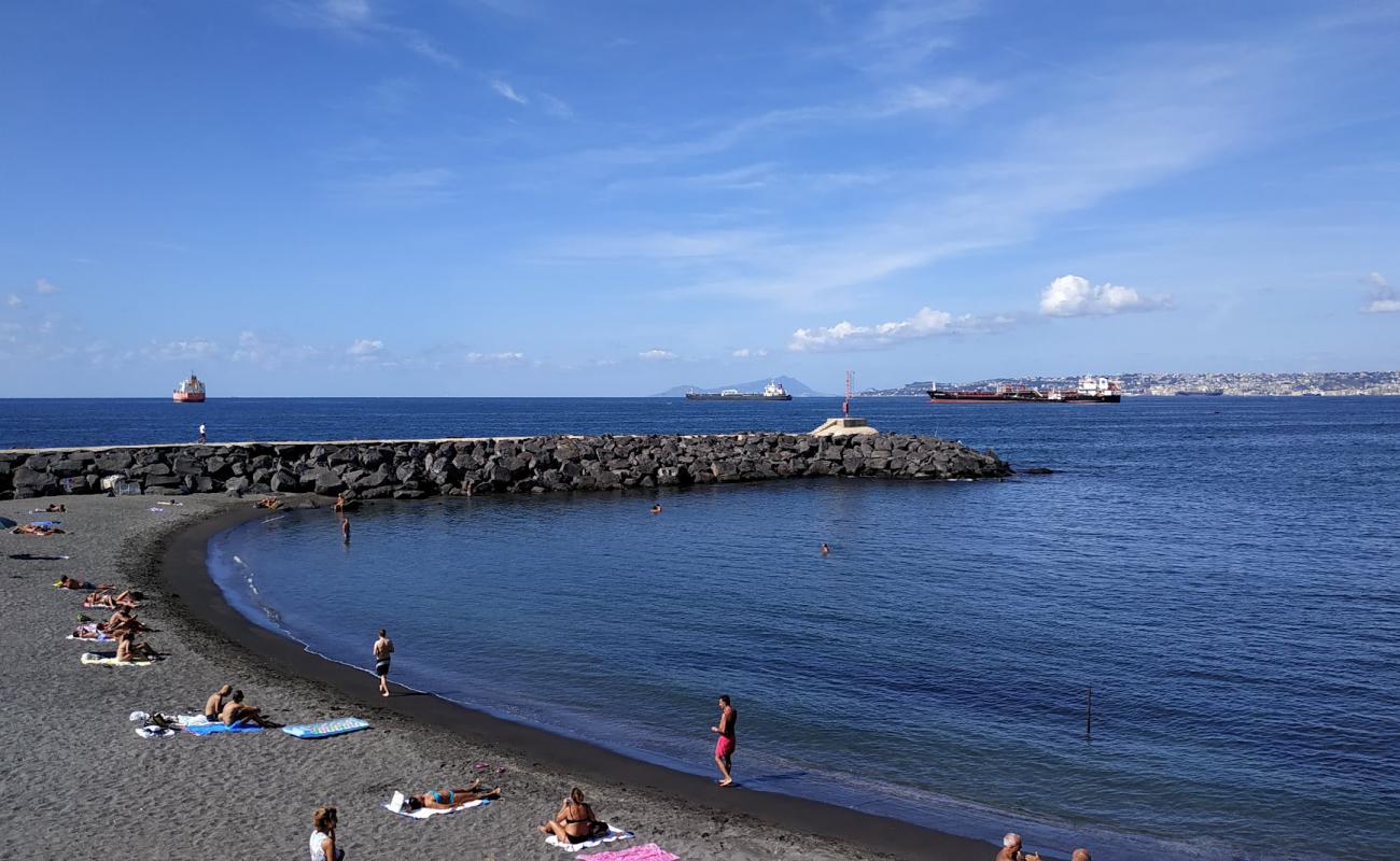 Foto af Spiaggia del Granatello med grå sand overflade