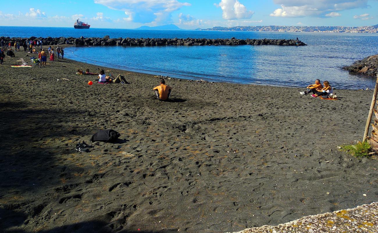 Foto af Spiaggia Delle Mortelle med grå sand overflade