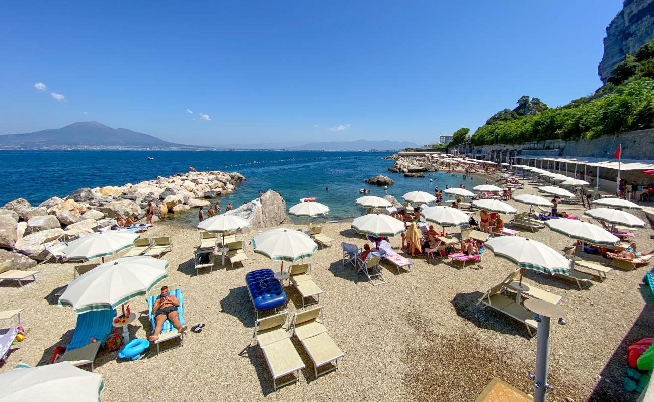 Foto af Stone beach med grå fin sten overflade