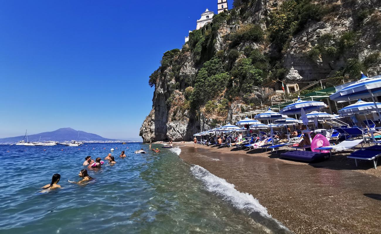 Foto af Vico Equense beach med grå fin sten overflade