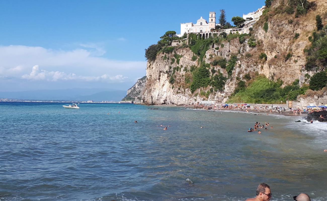 Foto af Vico Equense beach II med gråt sand og småsten overflade