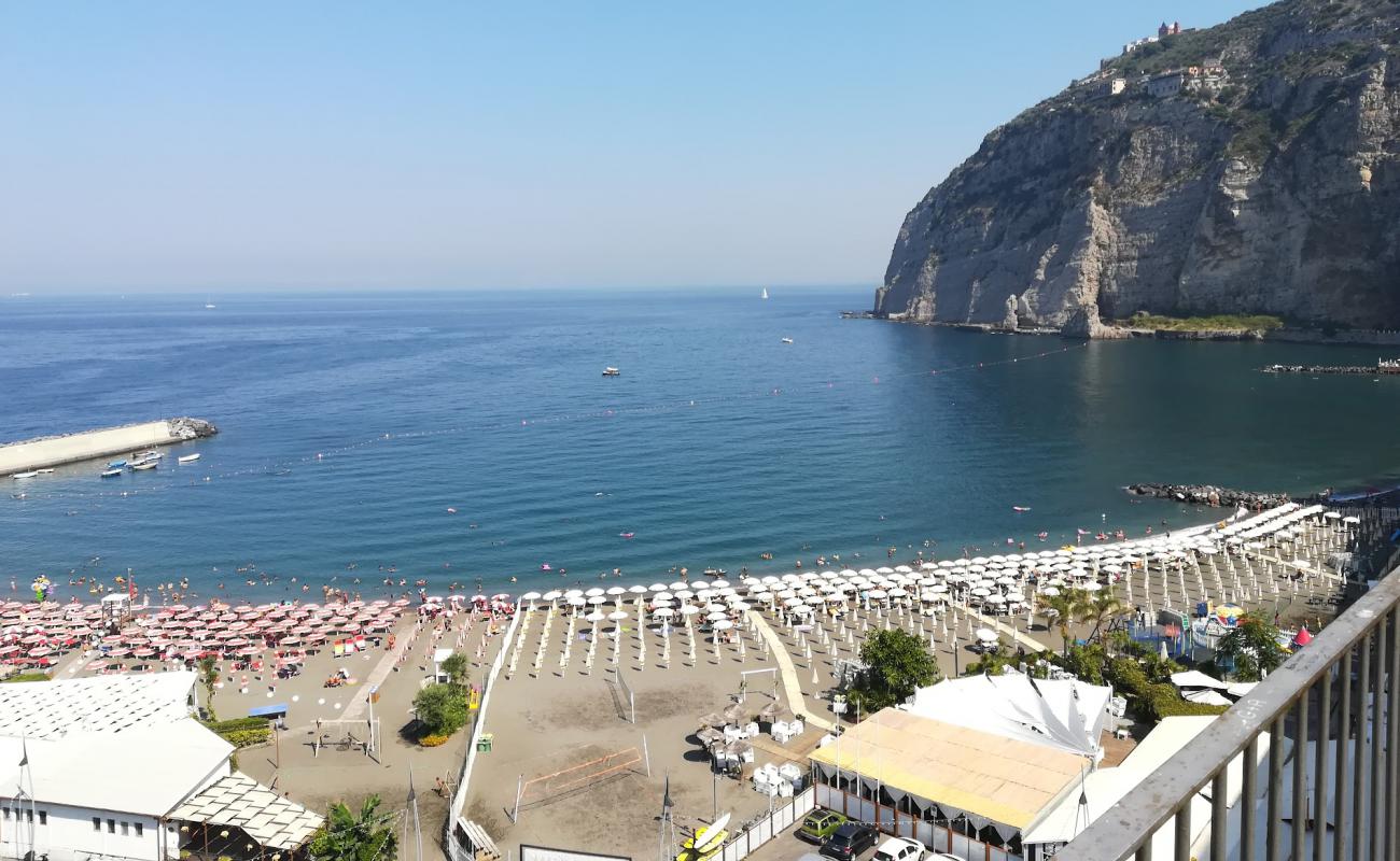 Foto af Spiaggia di Meta med brunt sand overflade