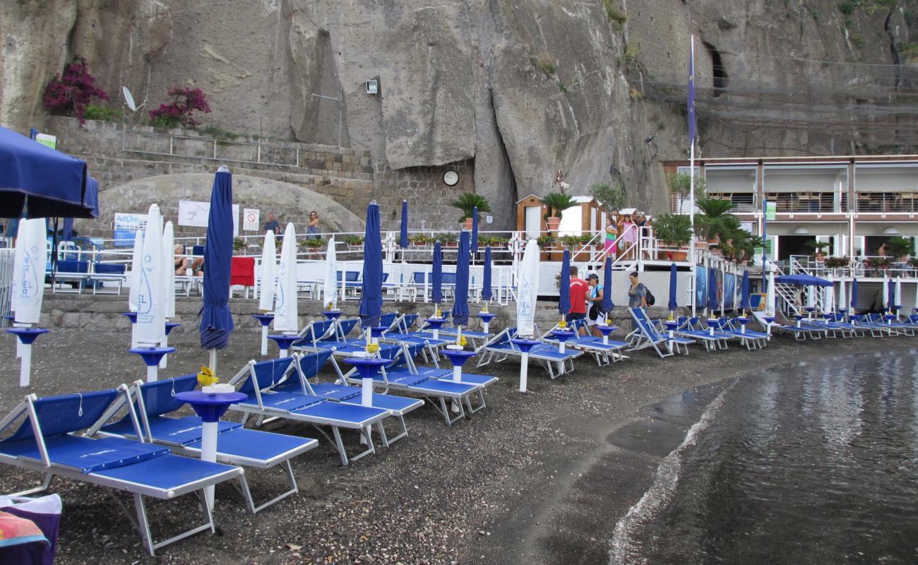 Foto af Spiaggia La Marinella med brun fin sten overflade