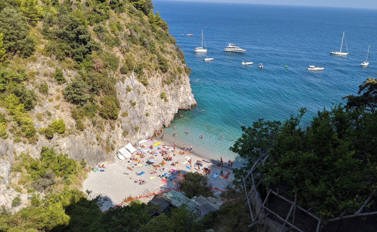 Foto af Spiaggia di Sovrano med grå fin sten overflade