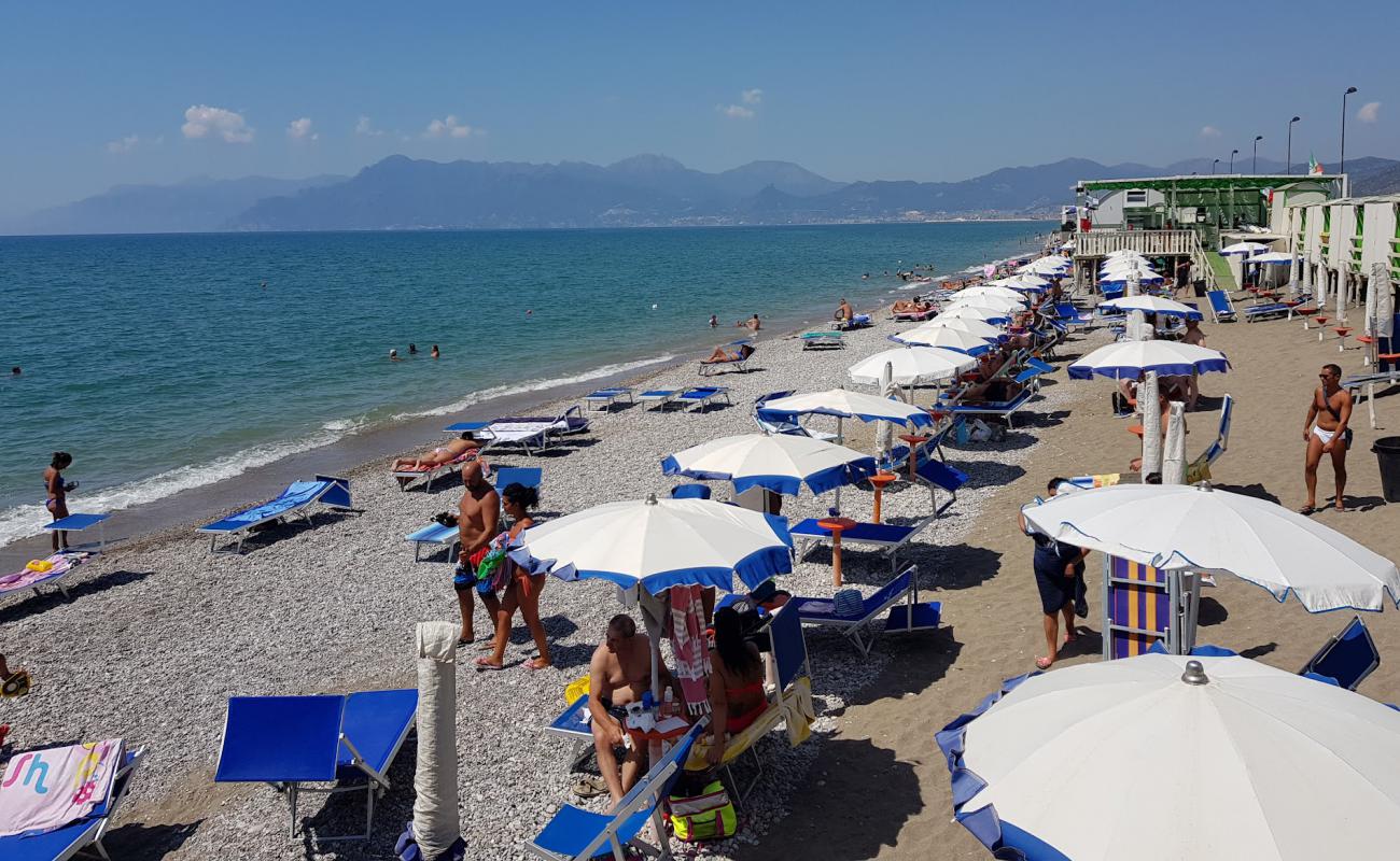 Foto af Magazzeno beach med gråt sand og småsten overflade