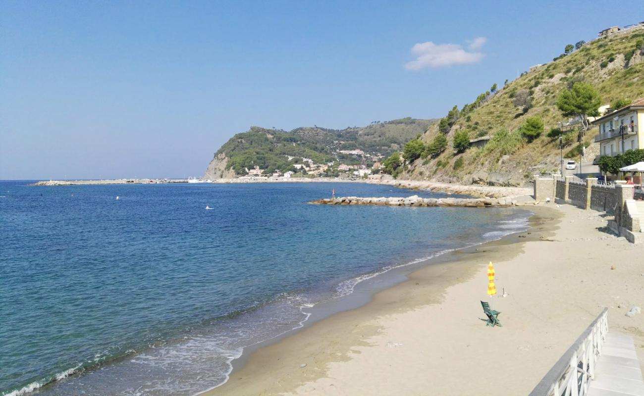 Foto af Marigliano beach med brunt sand overflade