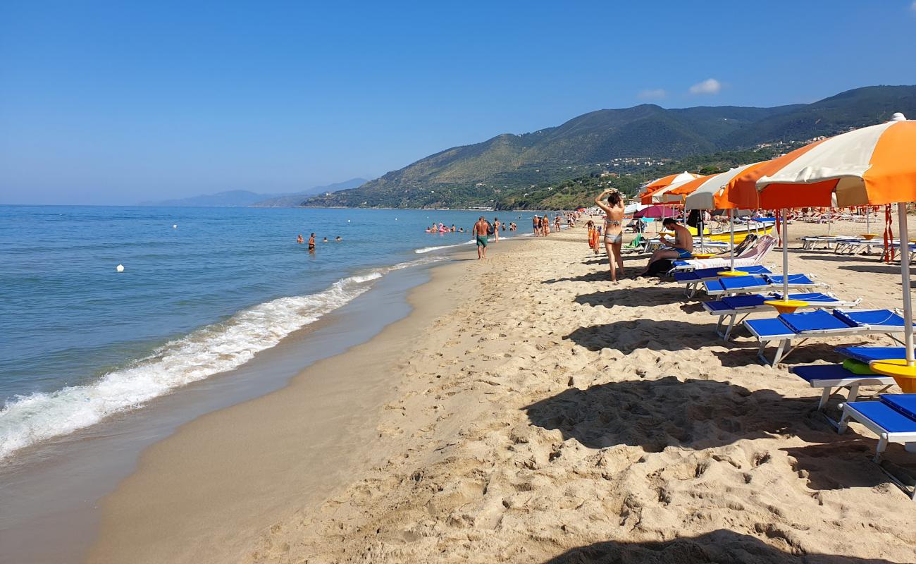 Foto af Spiaggia Le Saline med lys sand overflade