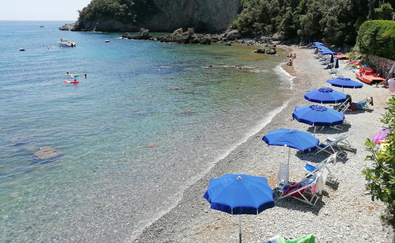 Foto af La Francesca resort beach med grå sten overflade