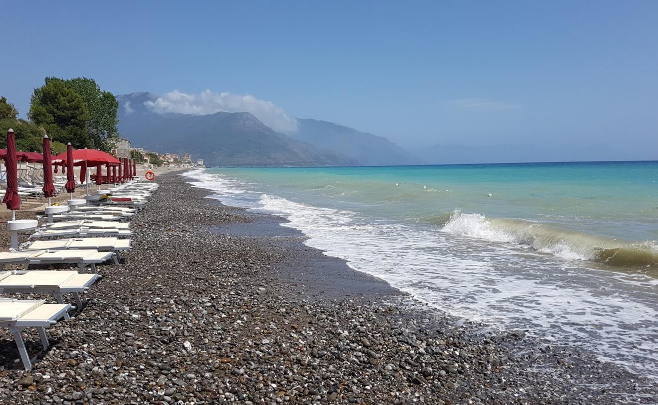 Foto af Villammare beach II med sort sand og småsten overflade