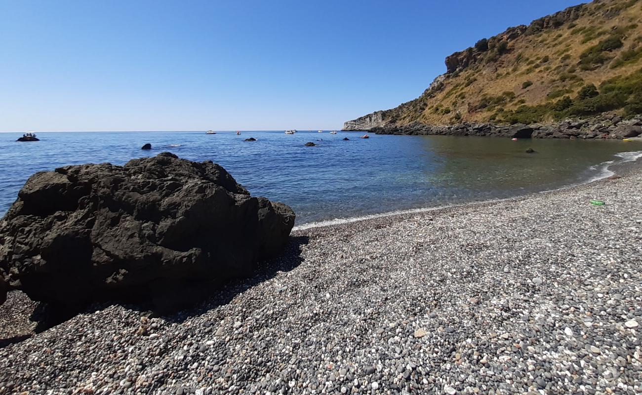 Foto af Baia del Carpino med grå fin sten overflade