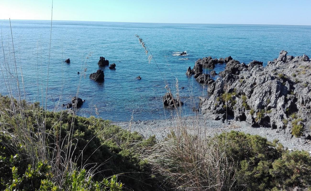 Foto af Scalea beach med grå fin sten overflade