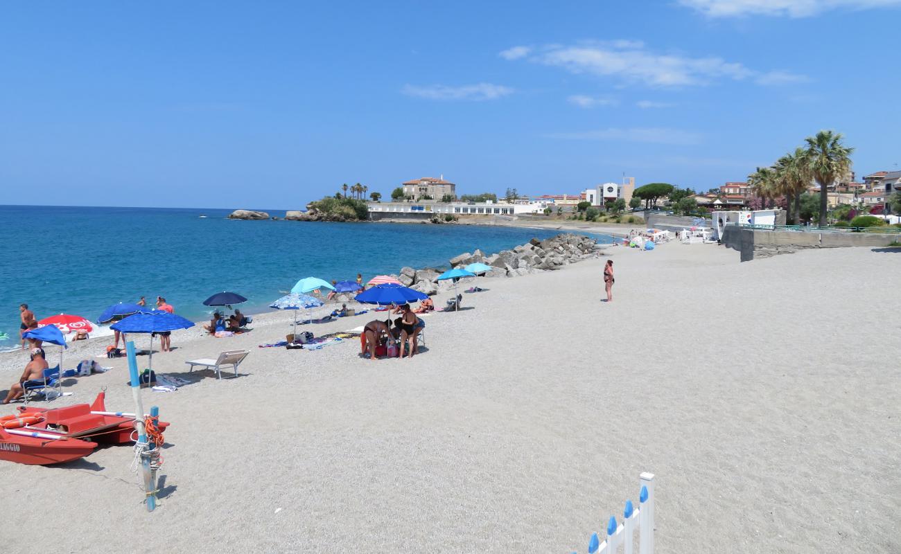 Foto af Marina di Belvedere med grå fin sten overflade