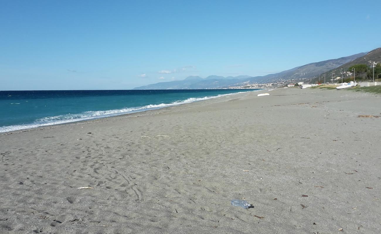 Foto af Stazione beach med grå sand overflade