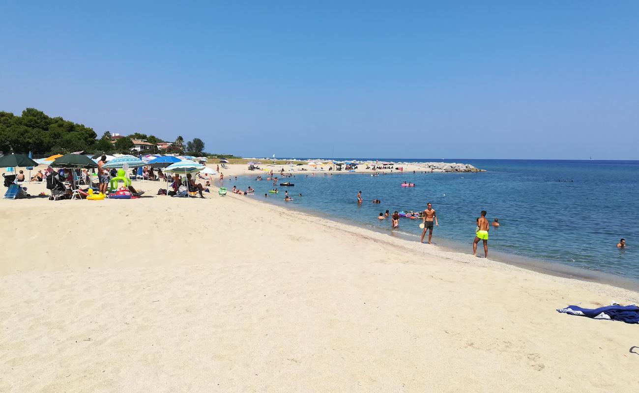 Foto af Spiaggia di Bivona med lys sand overflade