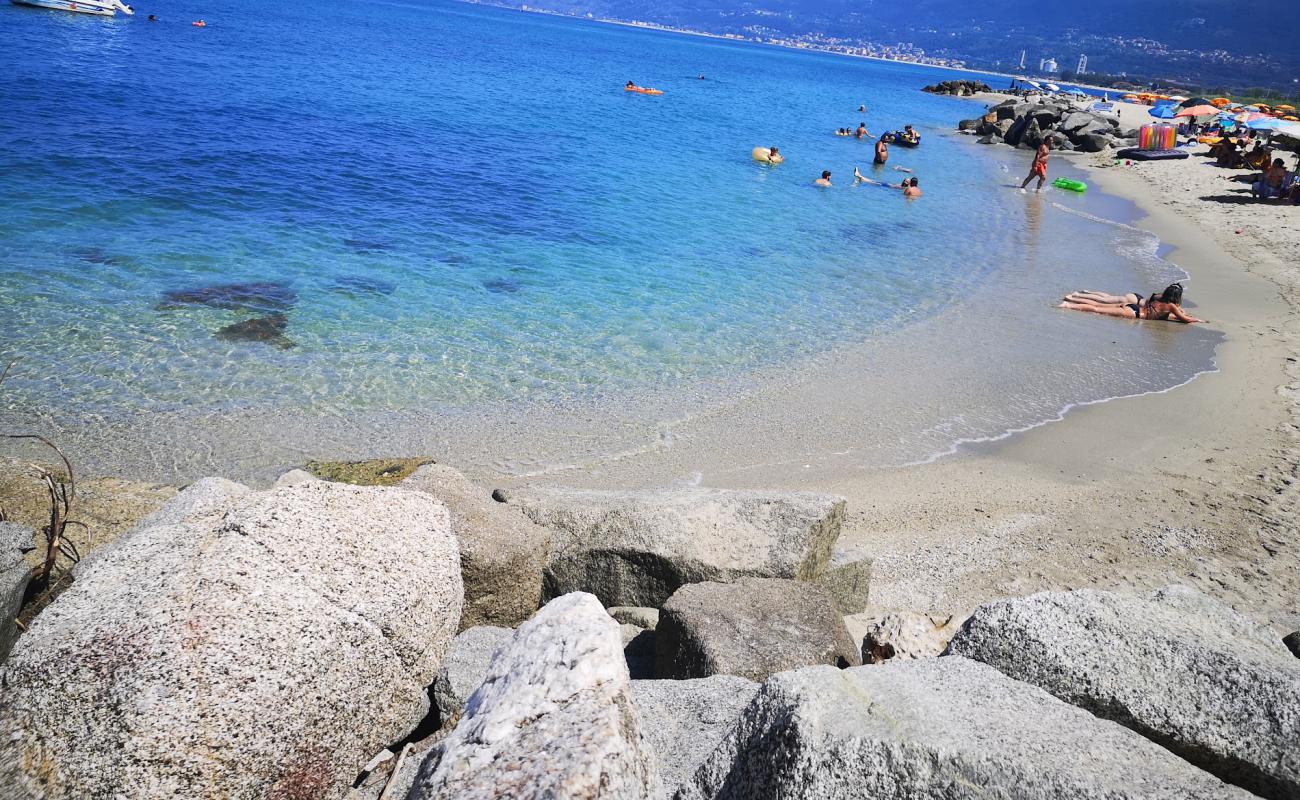 Foto af Spiaggia di Trainiti med lys sand overflade