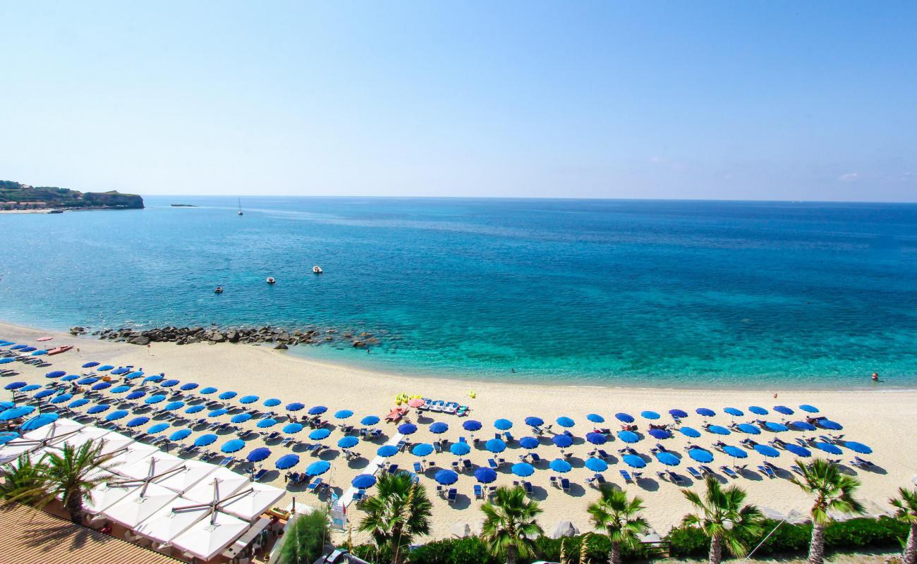 Foto af Hotel San Giuseppe Stranden med lys sand overflade