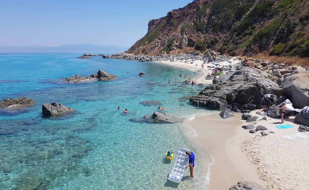 Foto af Zambrone Strand med let fin sten overflade