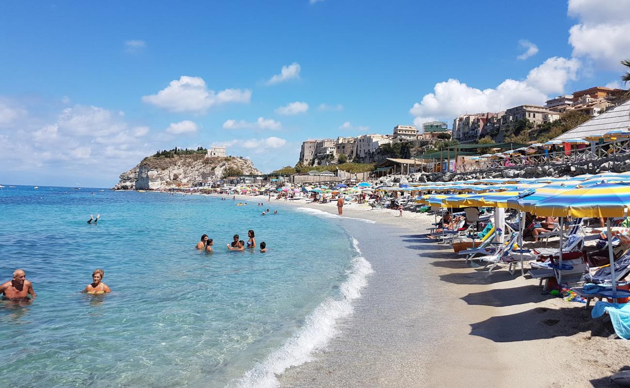 Foto af Tropea Strand med lys sand overflade