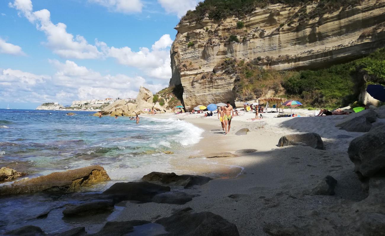 Foto af Spiaggia di Luca e Giorgia med lys sand overflade