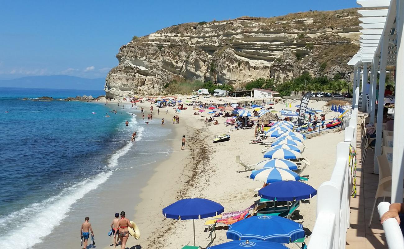 Foto af Spiaggia di Riaci med lys sand overflade