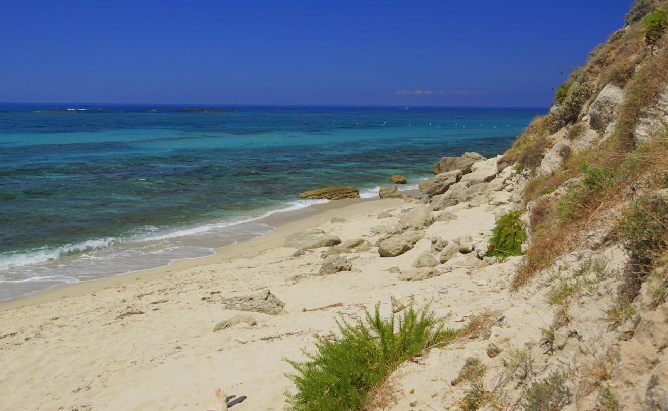 Foto af Ricadi beach med lys sand overflade