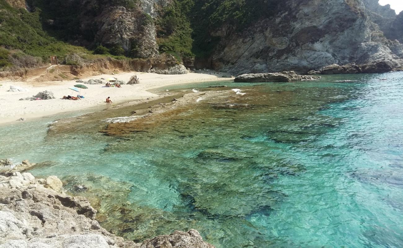 Foto af Spiaggia Praia I Focu med lys sand overflade