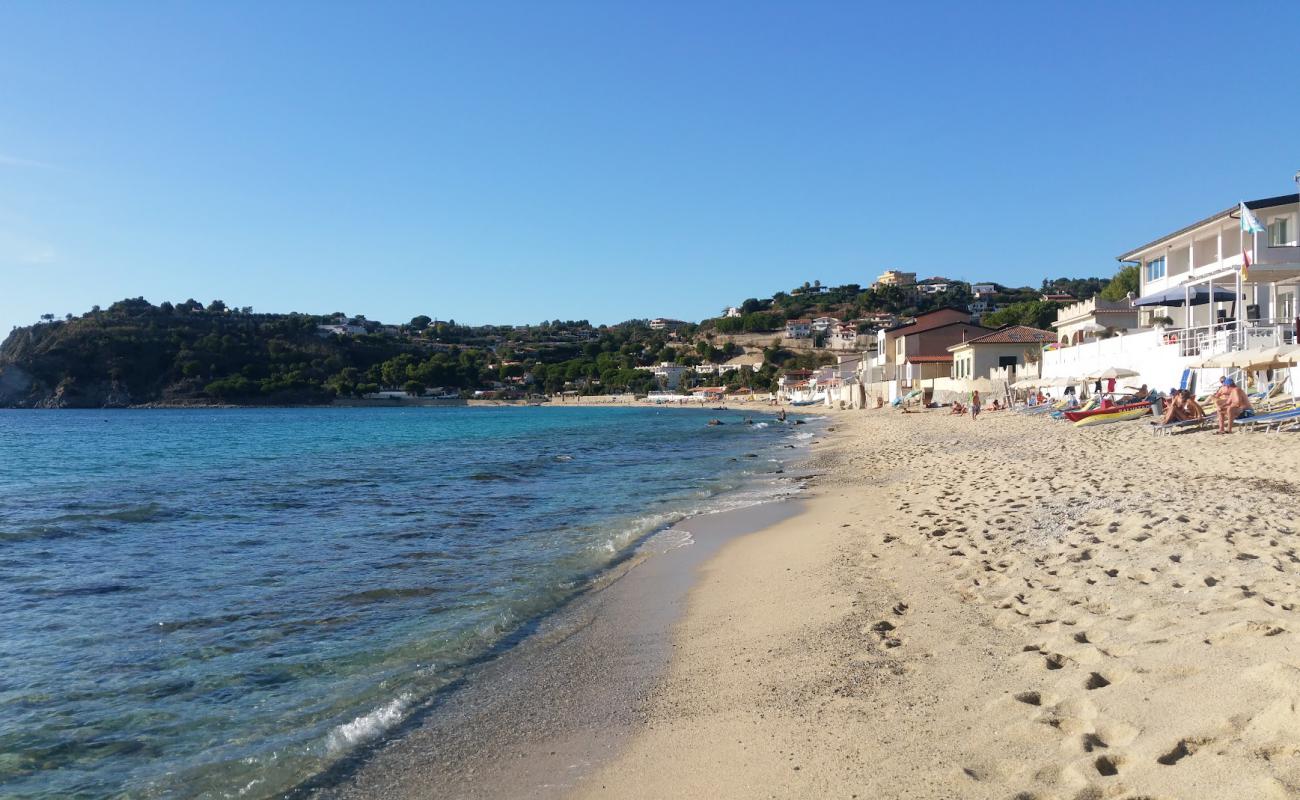 Foto af Spiaggia Santa Maria med lys sand overflade