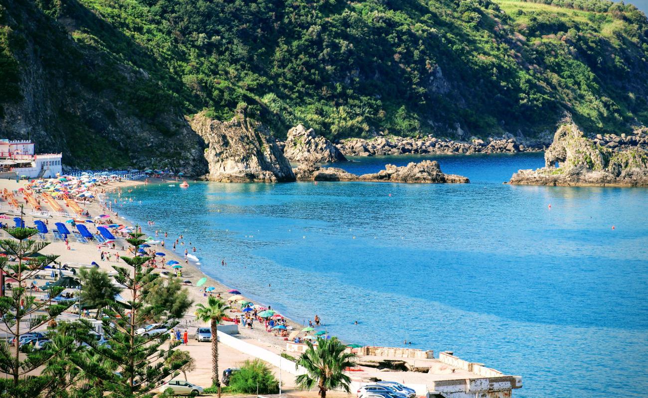 Foto af Spiaggia Tonnara med lys sand overflade