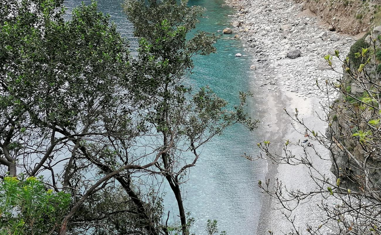 Foto af Spiaggia Di Cavajanculla med sten overflade