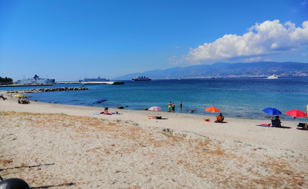 Foto af Spiaggia di via Lungomare med brunt sand overflade