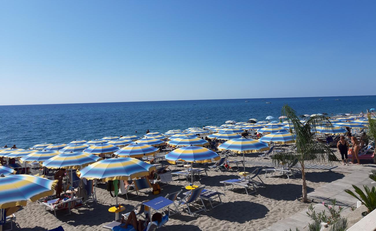 Foto af Locri beach med grå fin sten overflade